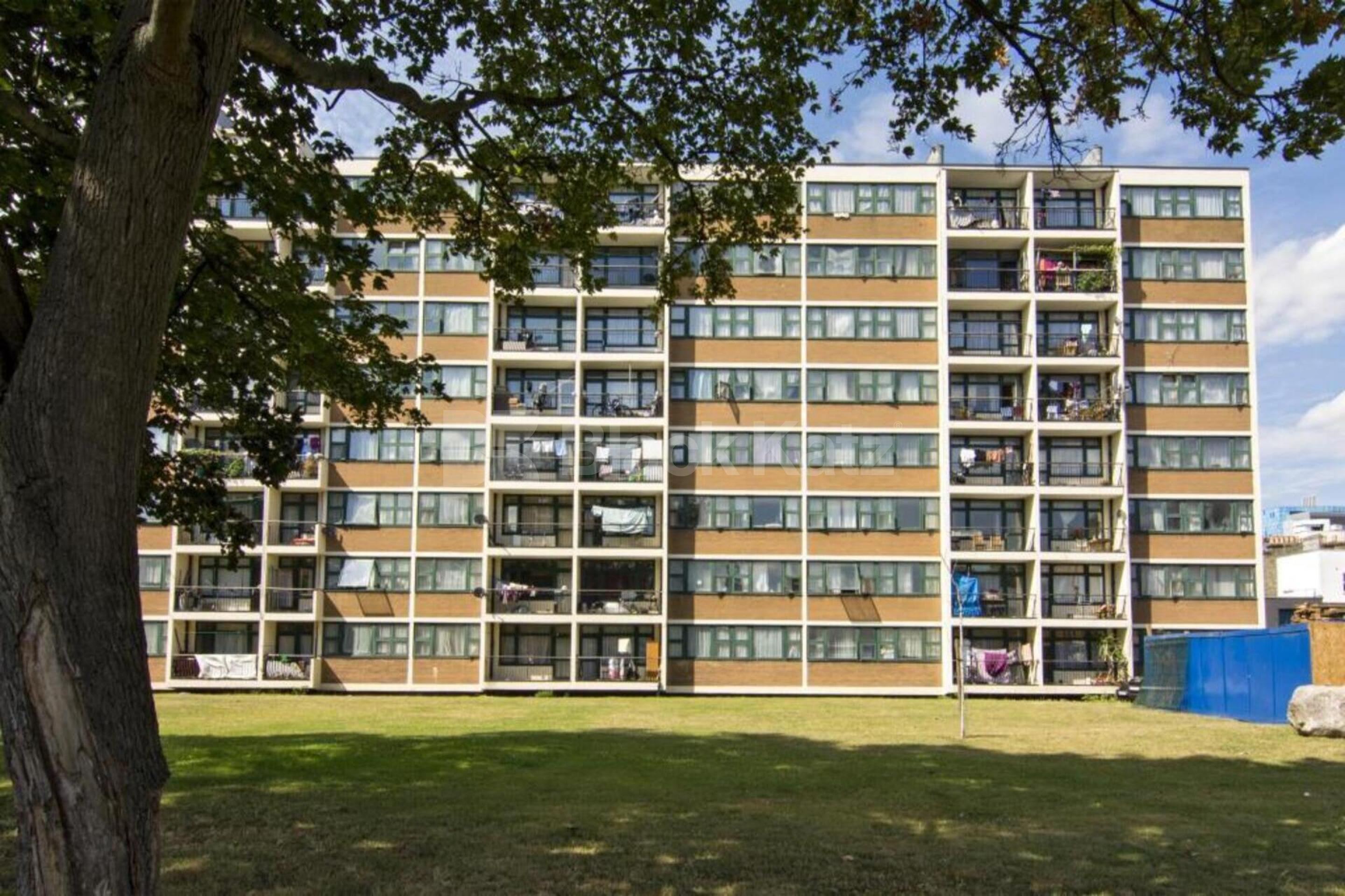 Modern studio apartment right by Aldgate Station Christian Street , Whitechapel  E1